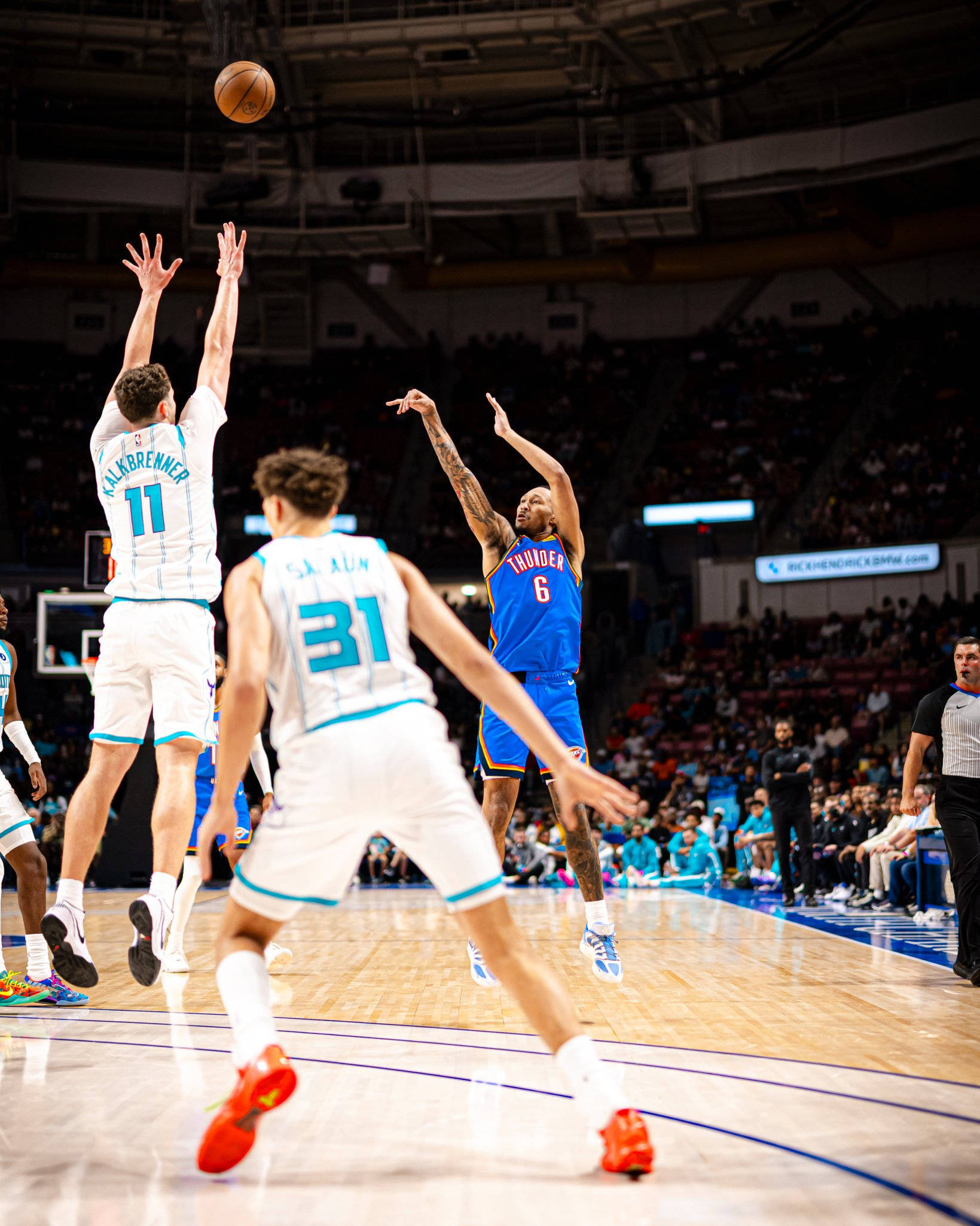 黄蜂队外线射手大放异彩，为球队赢得胜利立下贡献的简单介绍